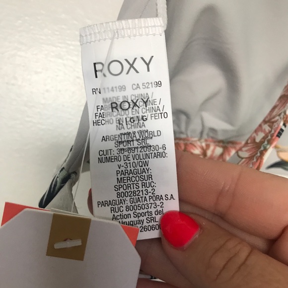 SOLD✅ Roxy - Bikini Swim Top - Picture 4 of 6